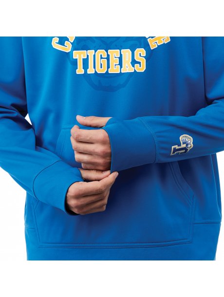 TM18214_431_D_on-model-thumbexit-detail-cambourne-logo