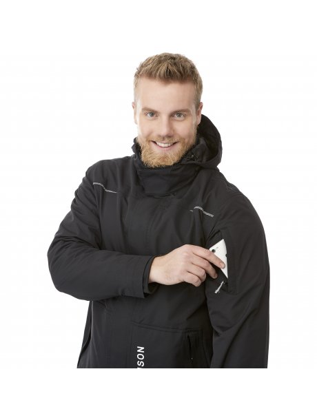 TM1930419304995_D_on-model-pocket-detail-madison-logo