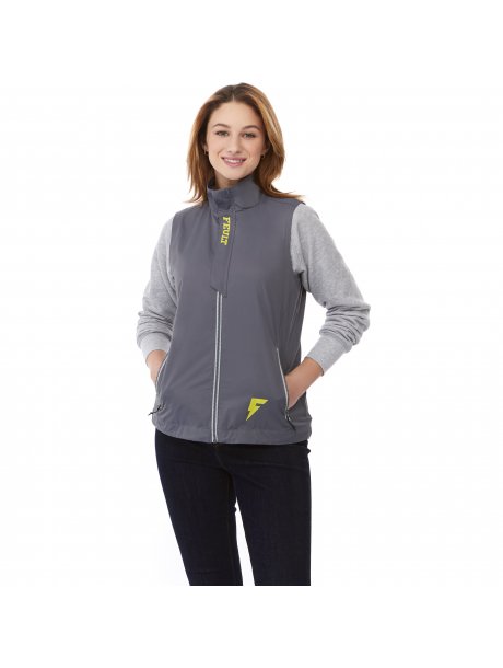 TM9250392503945_D_on-model-front-feult-logo