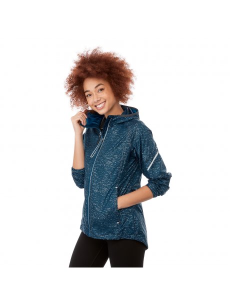 TM9260792607438_B_on-model-side