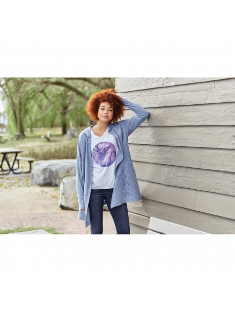 TM98213_438_B_lifestyle-cosmos