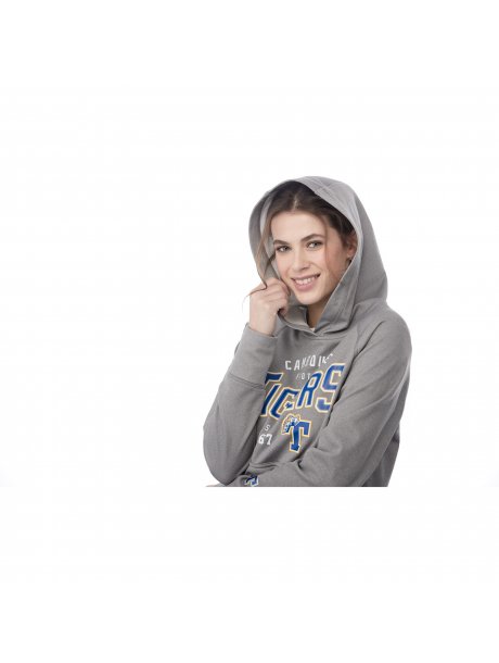 TM9821498214_932_D-hood-detail-on-model-cambourne-logo