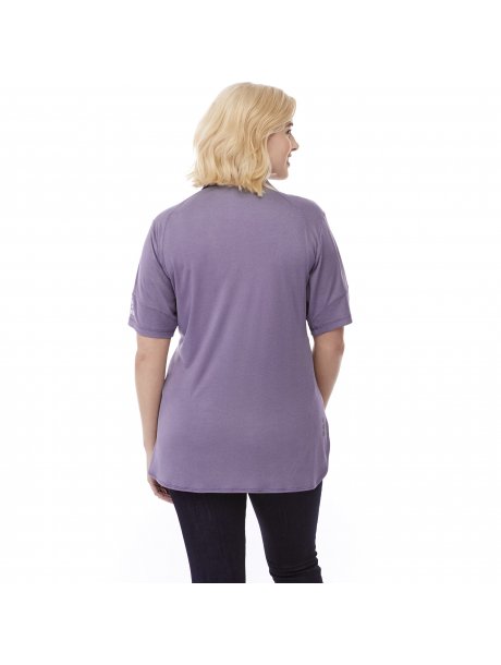 TM9650996509585_D_on-model-back-cosmos-logo